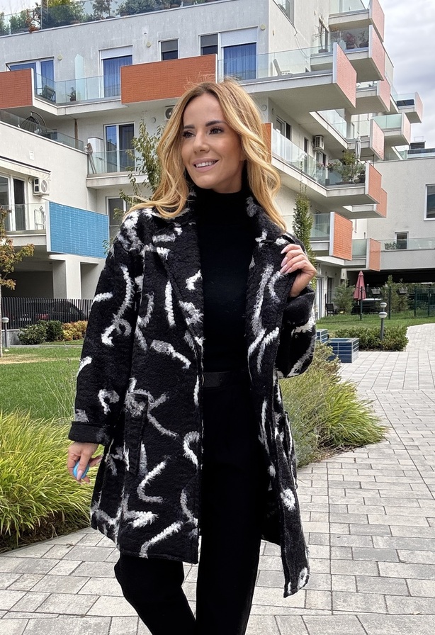 Smoothi kabát fekete – Mintás női kabát – Innova Fashion